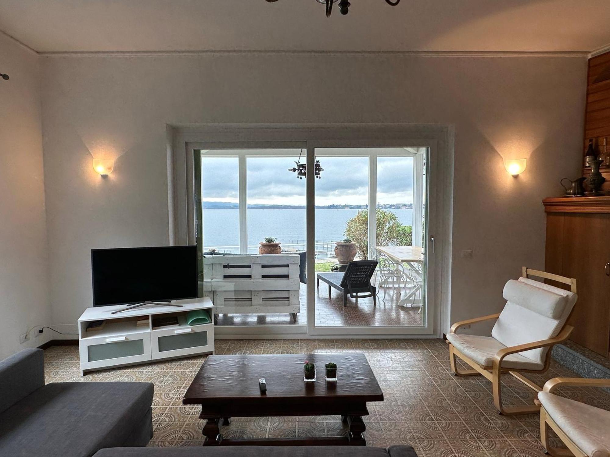 Villa Anastasye Your Lakefront Vacation Rental Predore Zewnętrze zdjęcie