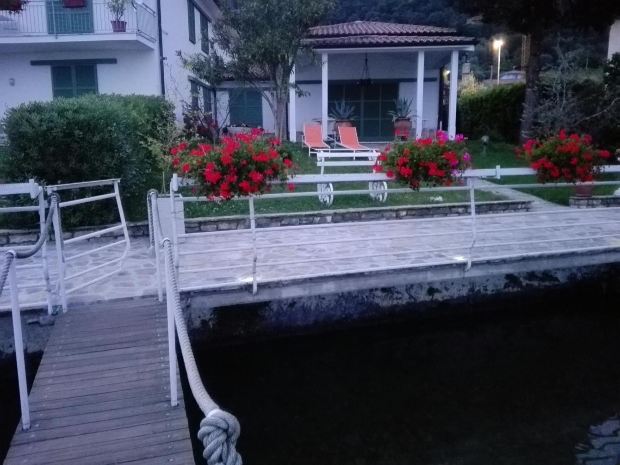 Villa Anastasye Your Lakefront Vacation Rental Predore Pokój zdjęcie